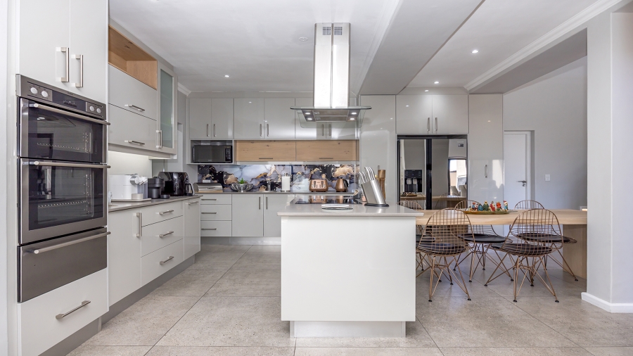 4 Bedroom Property for Sale in Parklands North Western Cape